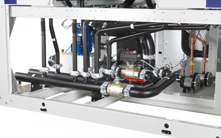 Carrier aggiunge le opzioni di recupero di calore e di free cooling per migliorare le prestazioni energetiche del refrigeratore scroll R-32